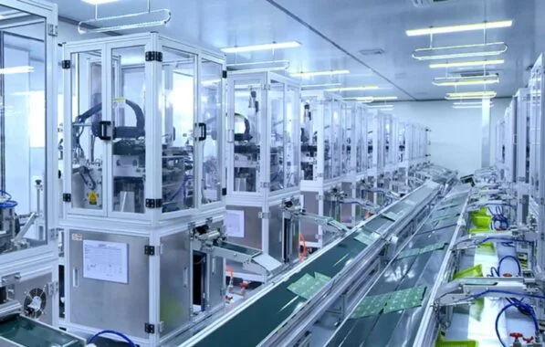 Automated manufacturing line with connected production equipment