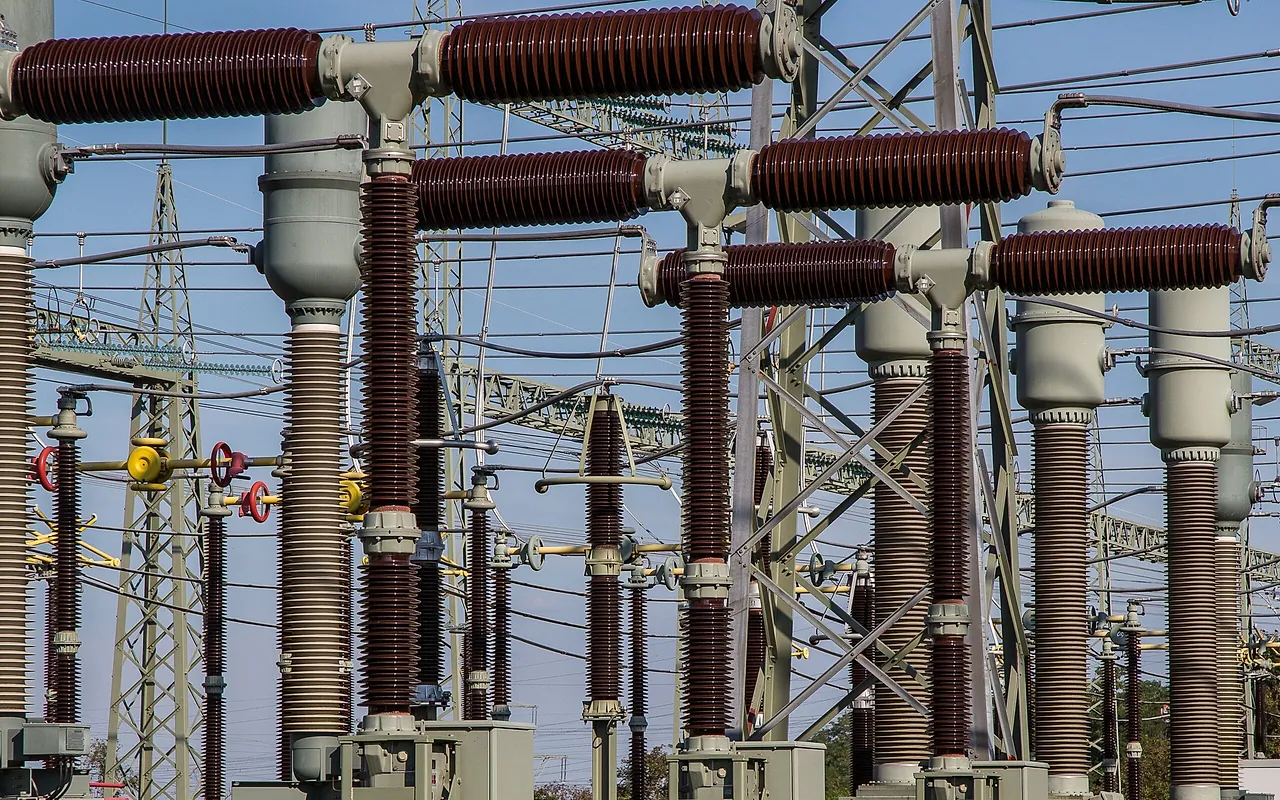 Electrical distribution station monitored from a remote operations platform