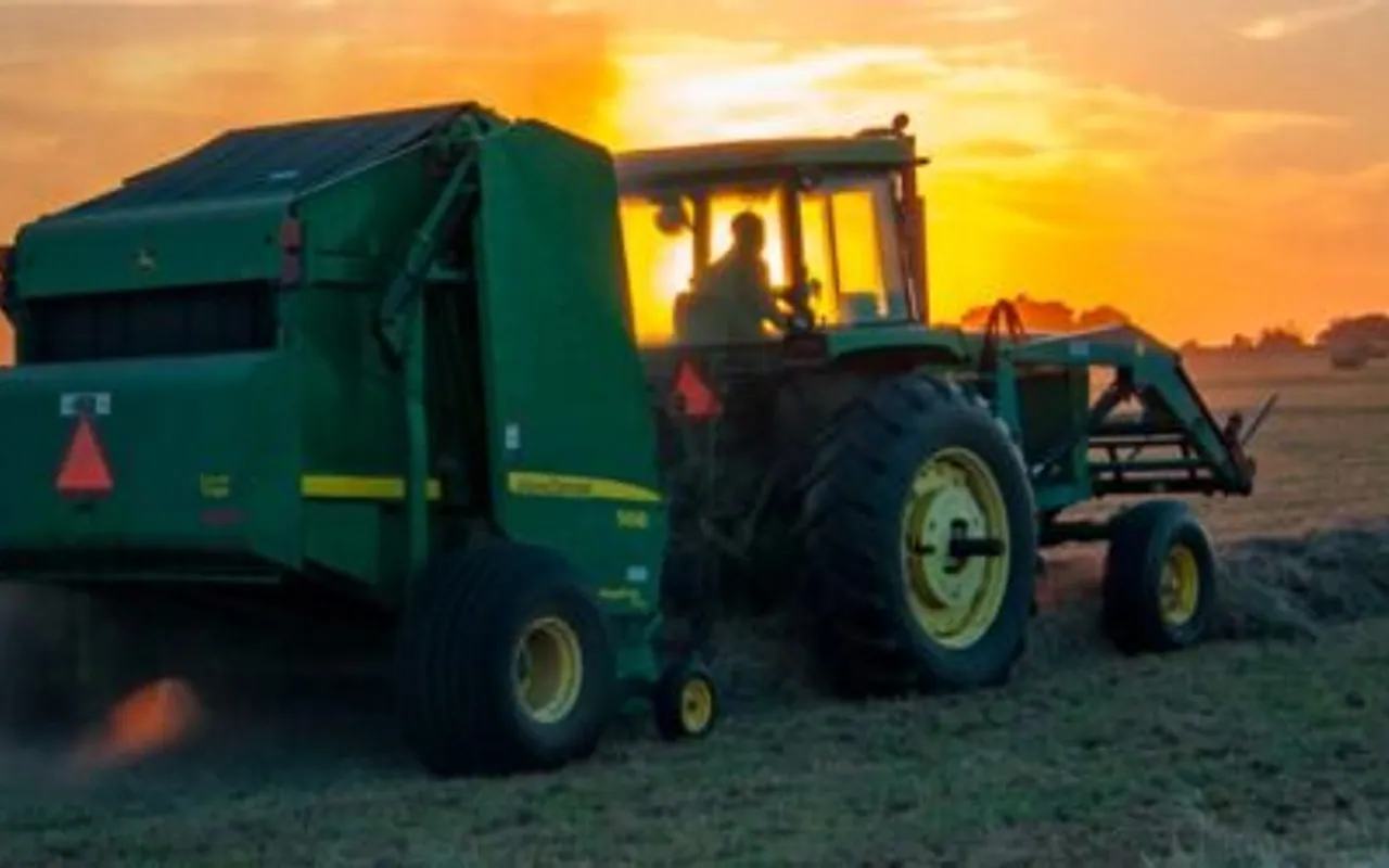 Australian farm machinery and livestock monitored through digital field maps