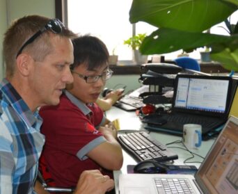 work-with-client-01 {{brizy_dc_image_alt imageSrc=